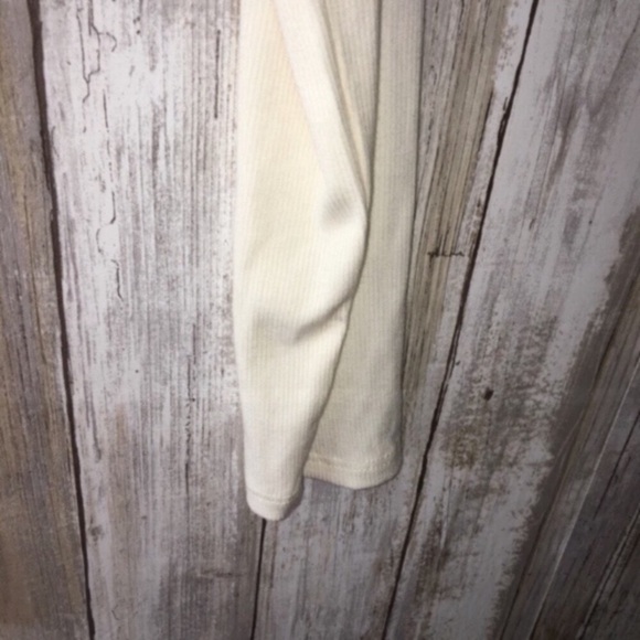 NWT Wild Fable Pug Cream Long Sleeve Fitted Tee - Picture 4 of 5